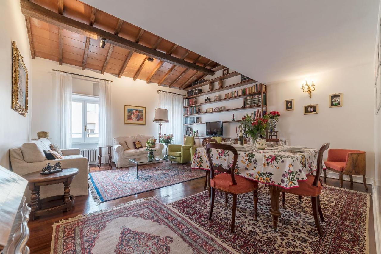 Appartement Quiet And Classic On Two Floors, By Trevi Fountain - Fromhometorome Rome