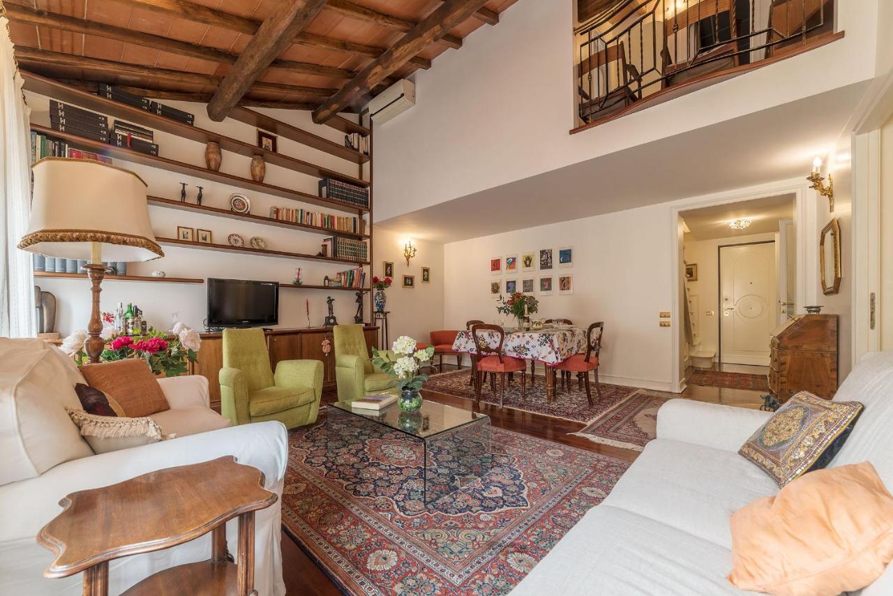 Quiet And Classic On Two Floors, By Trevi Fountain - Fromhometorome Appartement