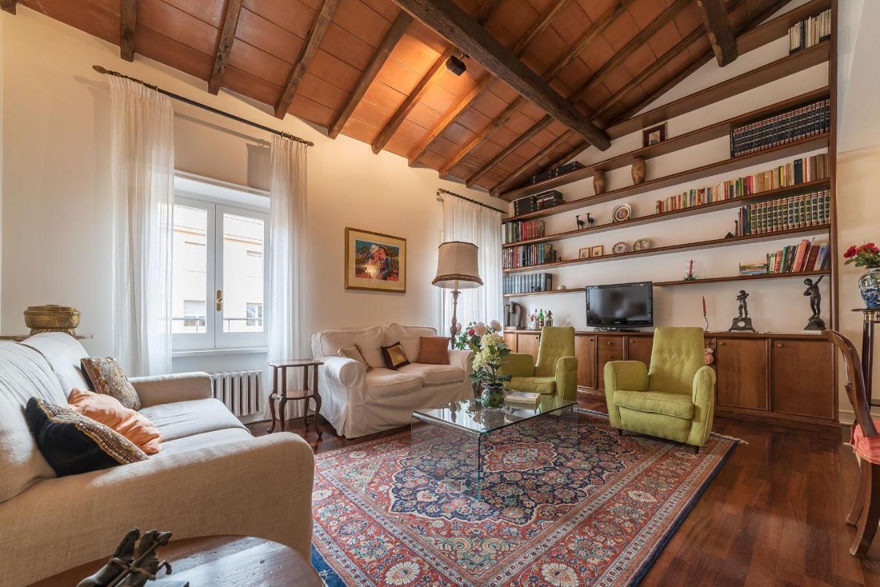 Quiet And Classic On Two Floors, By Trevi Fountain - Fromhometorome Appartement *