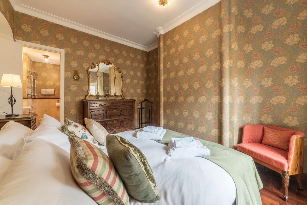 Quiet And Classic On Two Floors, By Trevi Fountain - Fromhometorome Appartement *