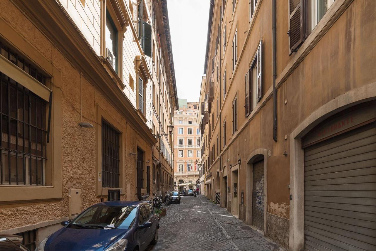 Quiet And Classic On Two Floors, By Trevi Fountain - Fromhometorome Appartement