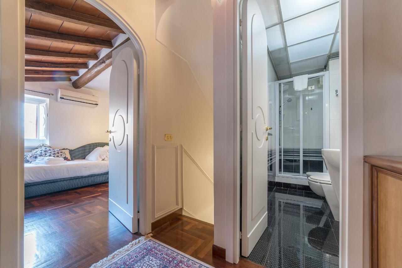 Appartement Quiet And Classic On Two Floors, By Trevi Fountain - Fromhometorome Rome