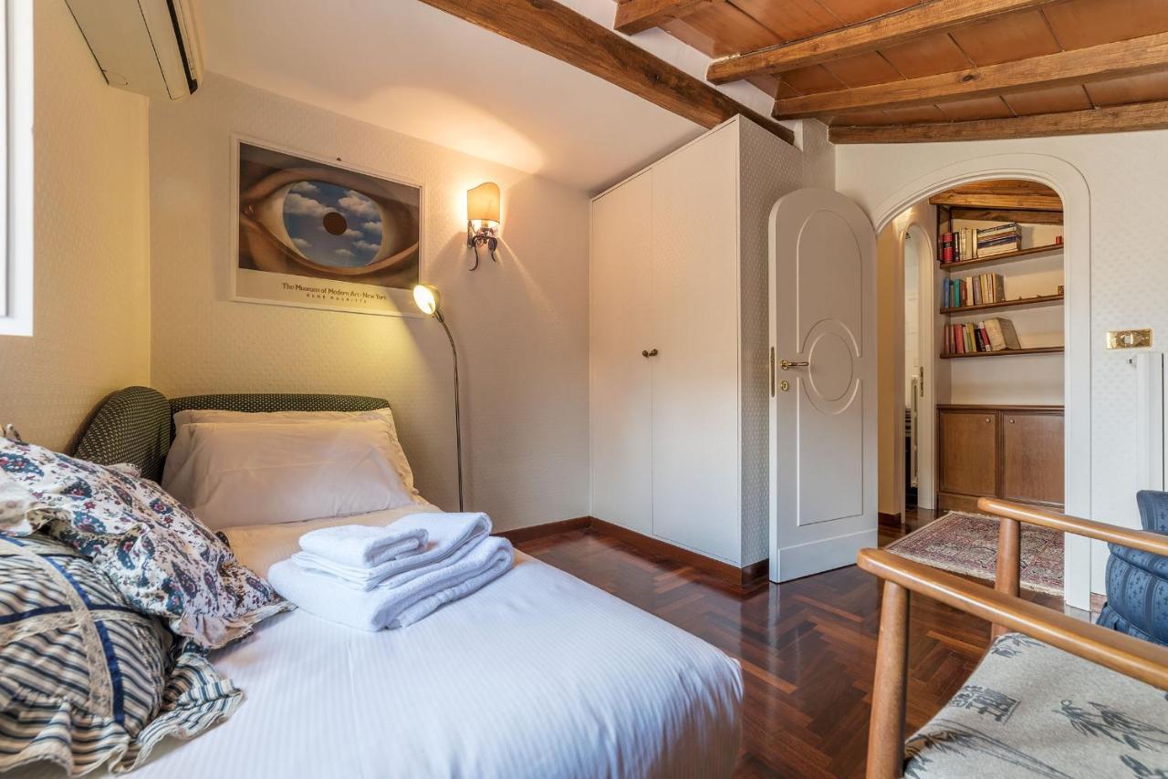 Appartement Quiet And Classic On Two Floors, By Trevi Fountain - Fromhometorome Rome
