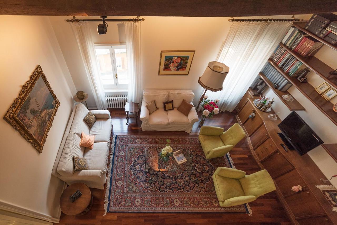 Quiet And Classic On Two Floors, By Trevi Fountain - Fromhometorome Appartement