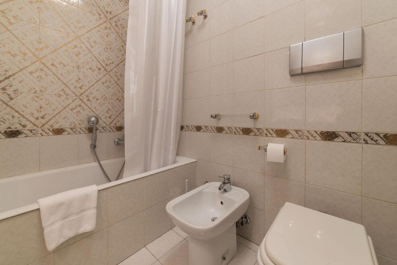 Appartement Quiet And Classic On Two Floors, By Trevi Fountain - Fromhometorome Rome
