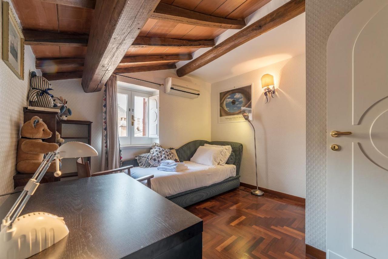 Quiet And Classic On Two Floors, By Trevi Fountain - Fromhometorome Appartement