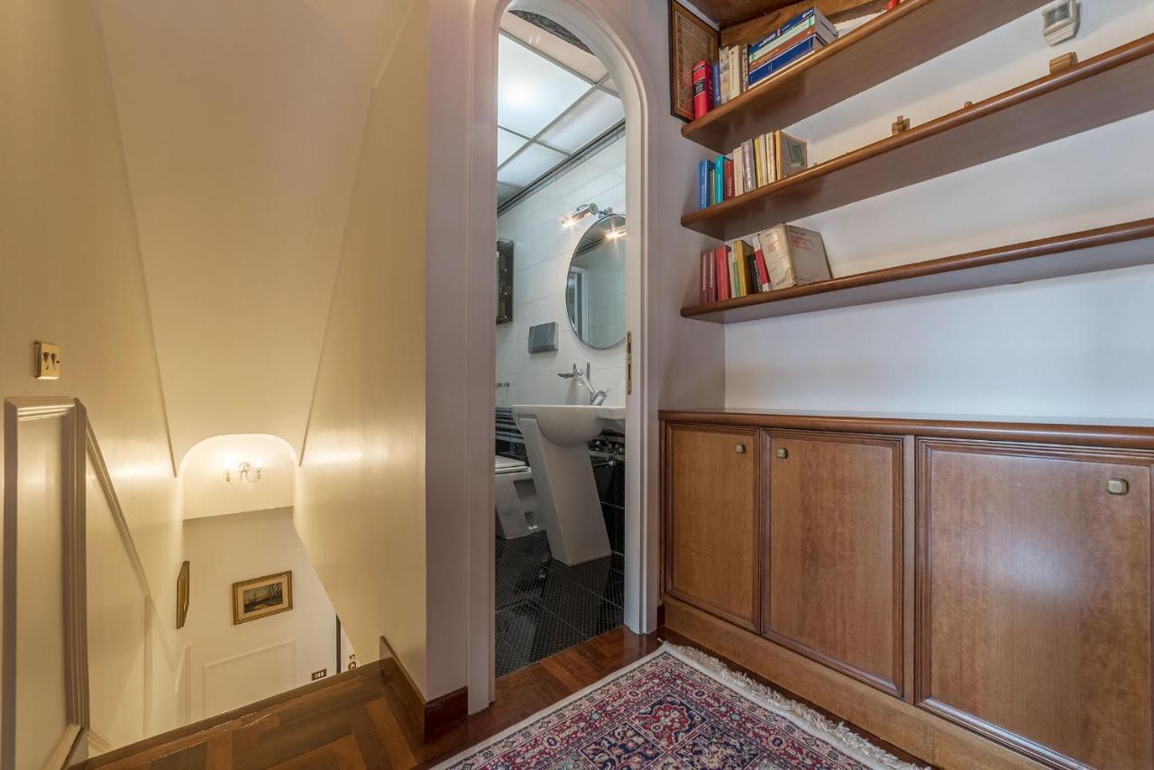 Appartement Quiet And Classic On Two Floors, By Trevi Fountain - Fromhometorome *