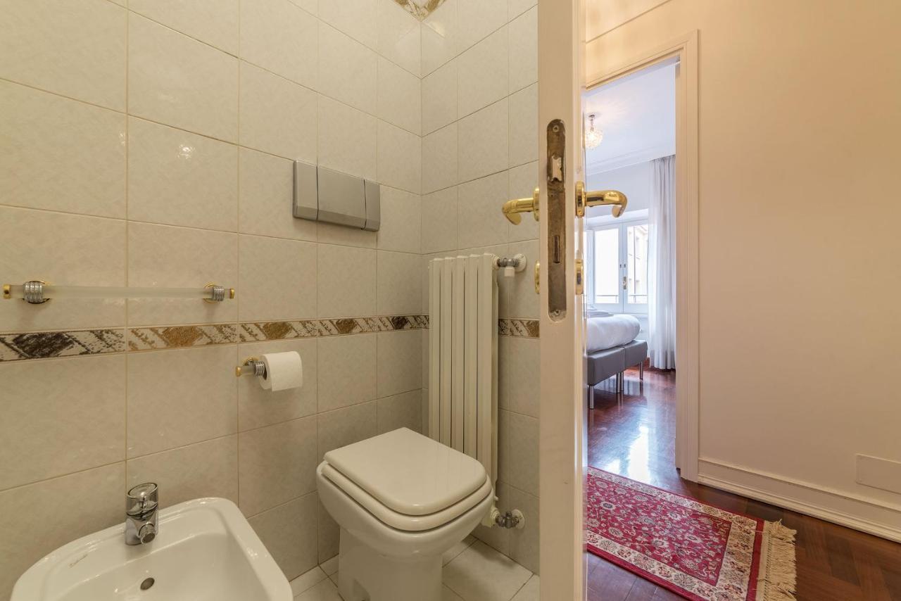 Quiet And Classic On Two Floors, By Trevi Fountain - Fromhometorome Appartement